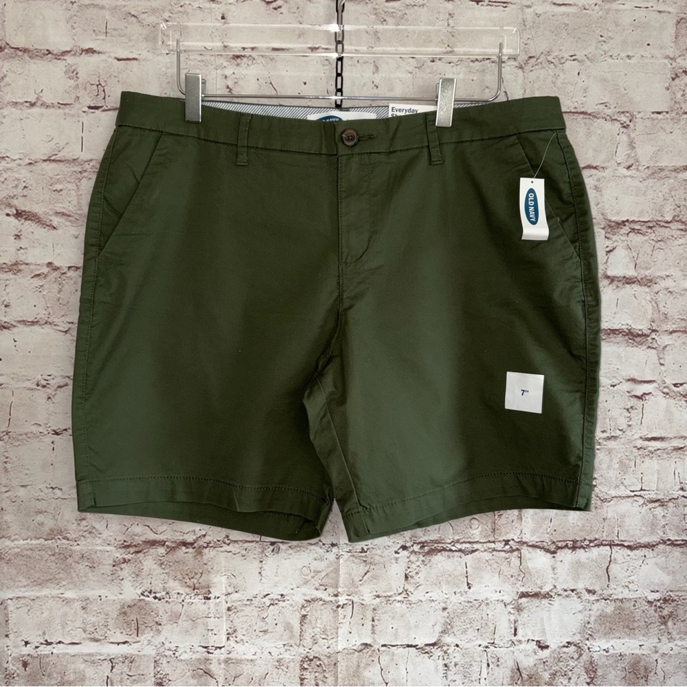 Old Navy Women’s Flat-Front Chino Shorts